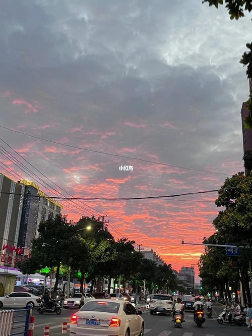 （网友拍到哪吒2晚霞是真的吗）